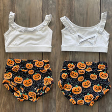 Load image into Gallery viewer, Pumpkin & Bats Halloween Classic 2PC Set - White