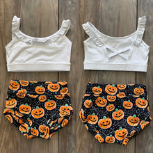 Load image into Gallery viewer, Pumpkin &amp; Bats Halloween Classic 2PC Set - White
